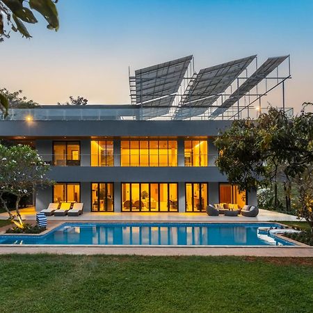 Reflection House By Stayvista With Pool, Terrace Bar, Indoor Games & Exquisite Interiors In A Nutshell Alībāg Esterno foto